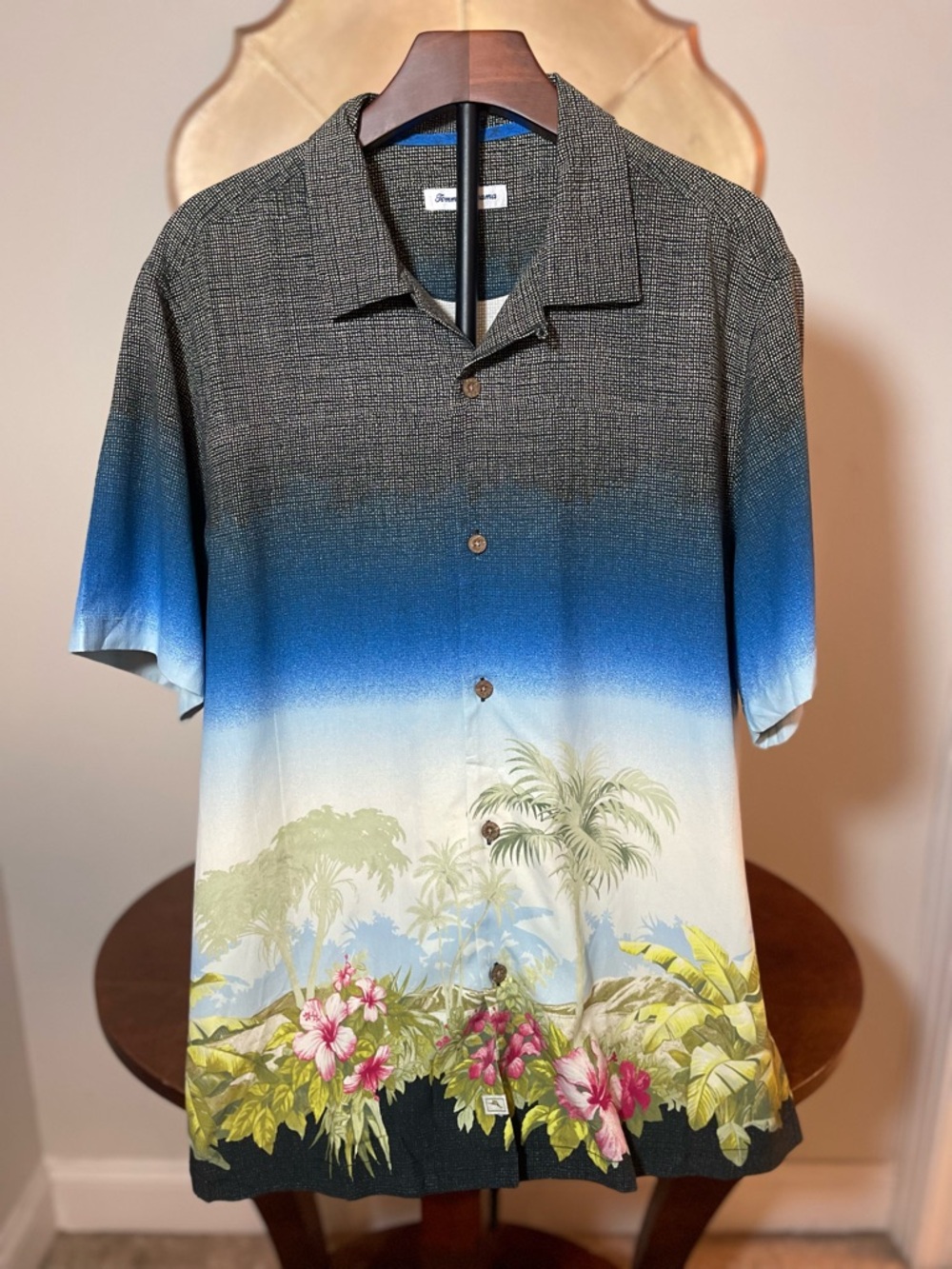 Tommy Bahama Mens Silk Tropical Scene Gradient  Hawaiian Shitt